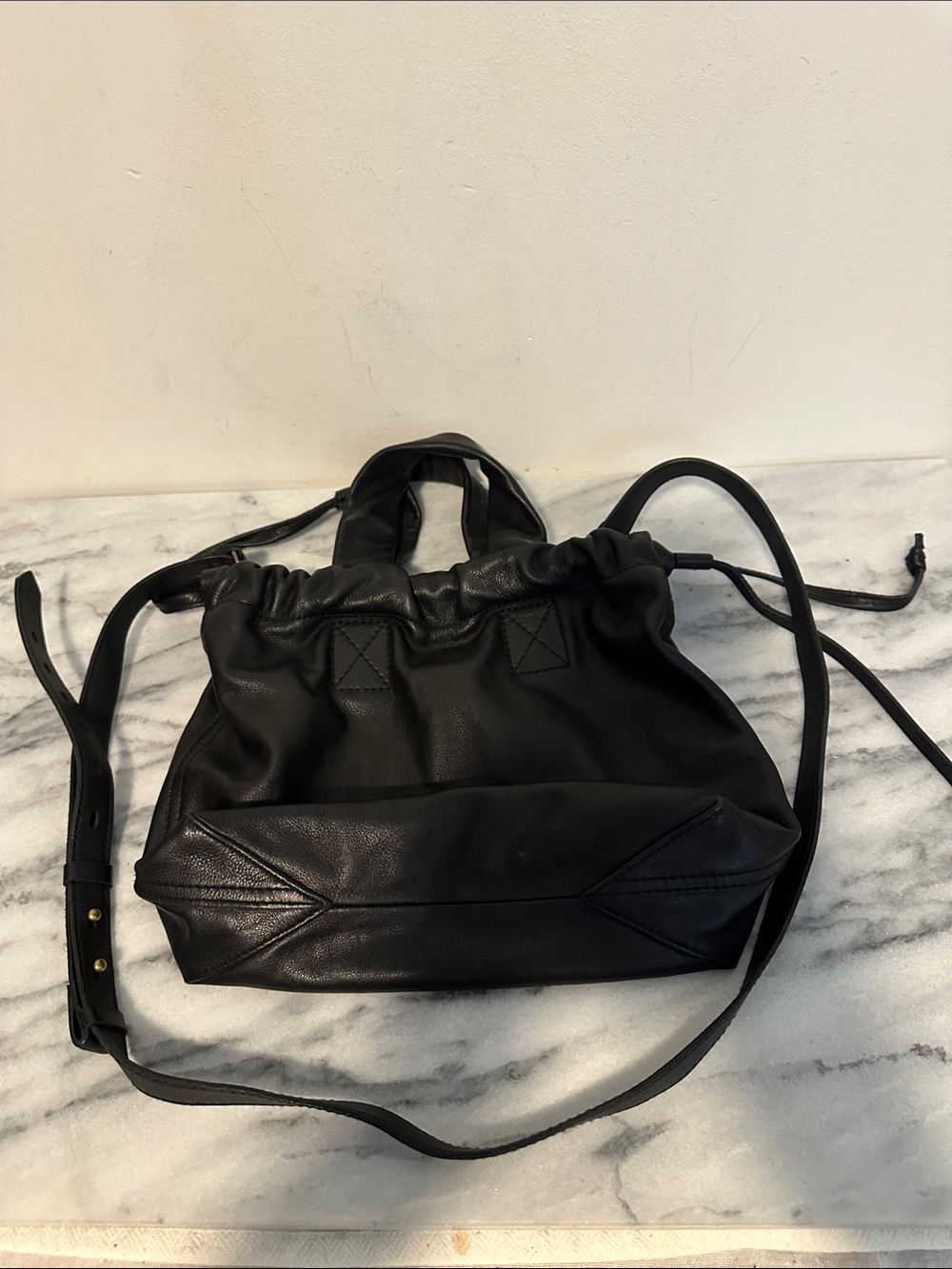 Madewell The Piazza Leather Crossbody bucket bag black leather
Bag in Black - Picture 11 of 12